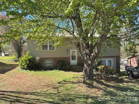 Exterior - 621 E 11th St, Newton, NC 28658 photo 2 of 3