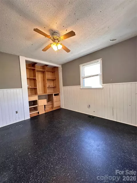 Bedroom - 621 E 11th St, Newton, NC 28658 photo 5 of 7