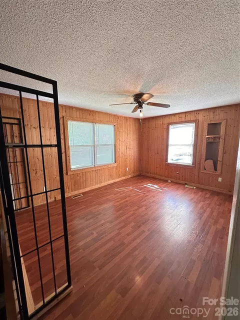 Living - 621 E 11th St, Newton, NC 28658 photo 2 of 3