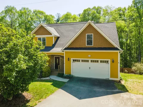 Exterior - 75 Noble Rd, Fairview, NC 28730 photo 3 of 7