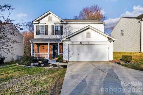 8704 Laurel Run Dr, Charlotte, NC 28269