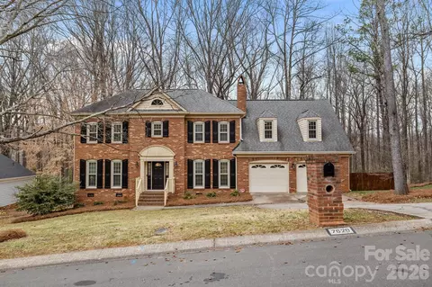 7620 Covey Chase Dr, Charlotte, NC 28210