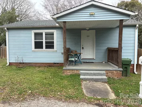 111 Magnolia Ln, Lancaster, SC 29720