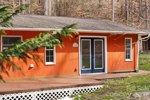 20 Mcdaris Rd, Weaverville, NC 28787