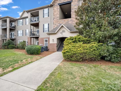 181 Brickton Village 105 Cir #105, Fletcher, NC 28732