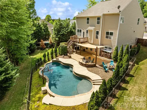 980 Autumn Glen Ct, Clover, SC 29710