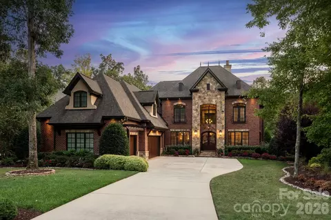7915 Skye Lochs Dr, Waxhaw, NC 28173