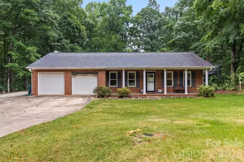 132 Lismark Dr, Mooresville, NC 28117