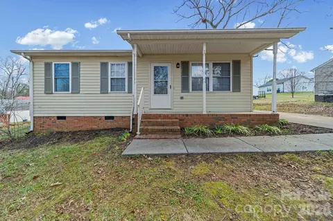 304 Belton Ave, Mount Holly, NC 28120
