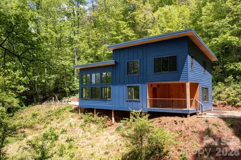 83 Mount Airy Rd, Marshall, NC 28753