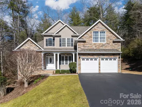 180 Kanuga Forest Dr, Hendersonville, NC 28739