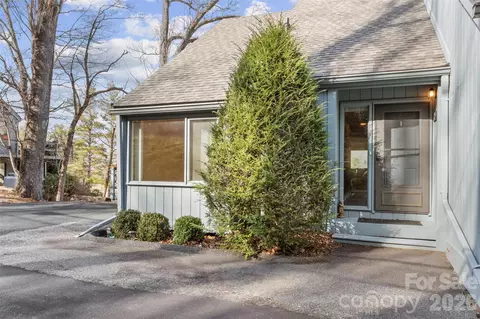 125 Townhouse Dr, Burnsville, NC 28714