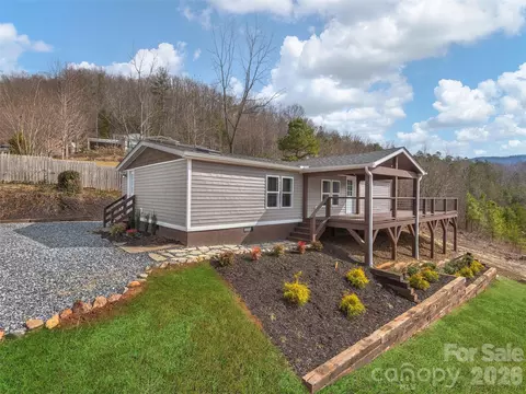 22 Honey Locust Ln, Candler, NC 28715