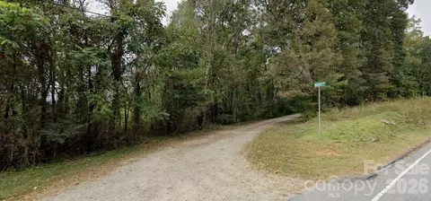 120 Mathis Dr, Union Grove, NC 28689