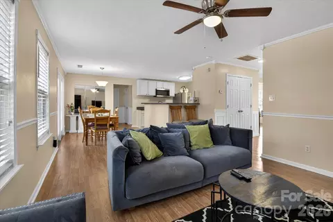 9830 Avensong Crossing Dr, Charlotte, NC 28215