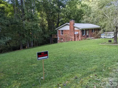 164 Squirrel Hollow Dr, Hendersonville, NC 28791