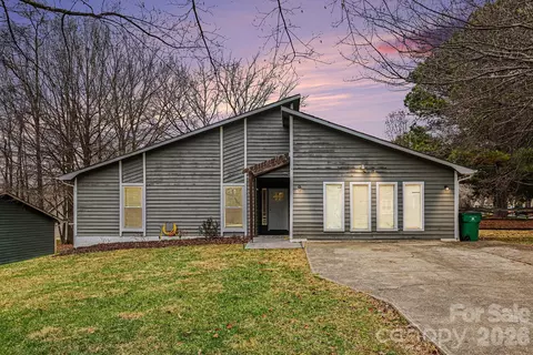 6022 Hanna Ct, Charlotte, NC 28212