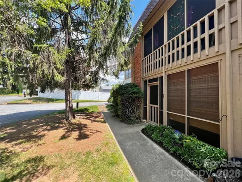 427 6th W A-2 Ave W #A-2, Hendersonville, NC 28739