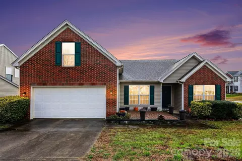 8418 Appledale Dr, Charlotte, NC 28262