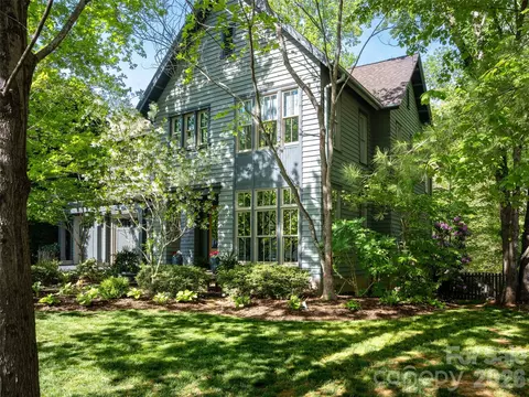 1002 Coves Pheasant Ct, Biltmore Lake, NC 28715