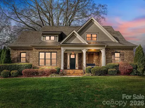 3126 Sunset Dr, Charlotte, NC 28209