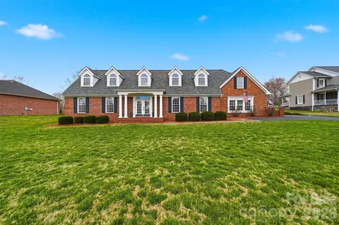 8 Morningside Dr, Granite Falls, NC 28630