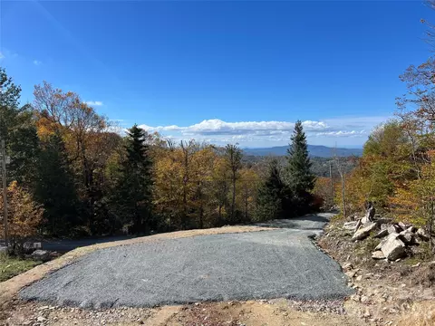 145 Raven Rd, Beech Mountain, NC 28604