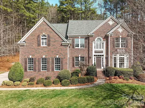 108 Braxton Gate Ct, Mount Holly, NC 28120