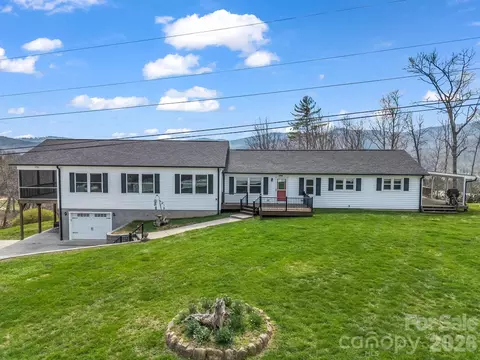 1086 Carters Ridge Rd, Spruce Pine, NC 28777