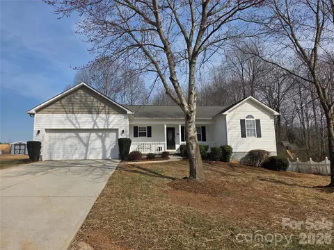 2034 Redberry Ln, Conover, NC 28613