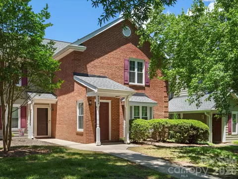 9404 S Vicksburg Park Ct, Charlotte, NC 28210