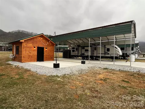 415 Hyde 24 Rd #24, Stecoah, NC 28771