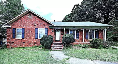 2209 Laura Dr, Charlotte, NC 28212