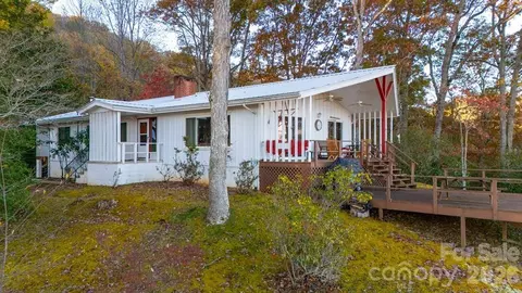 1330 Lowery Ln, Franklin, NC 28734