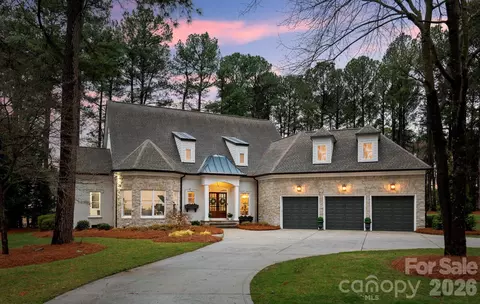 108 Great Point Dr, Mooresville, NC 28117