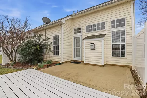 Exterior - 7978 Mariners Pointe Cir, Denver, NC 28037 photo 3 of 4