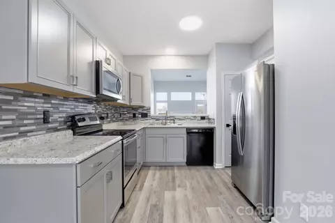 Kitchen - 7978 Mariners Pointe Cir, Denver, NC 28037 photo 1 of 2