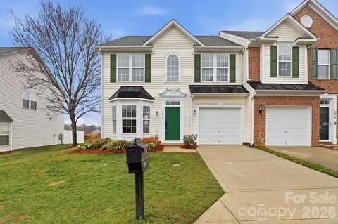 7978 Mariners Pointe Cir, Denver, NC 28037