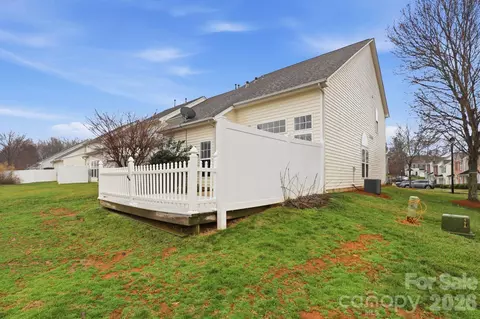 Exterior - 7978 Mariners Pointe Cir, Denver, NC 28037 photo 4 of 4