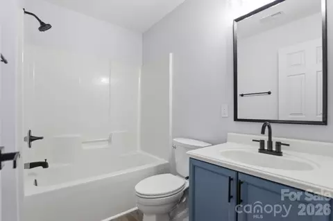 Bath - 7978 Mariners Pointe Cir, Denver, NC 28037 photo 4 of 4