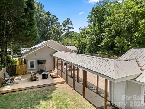 2717 Arnold Dr, Charlotte, NC 28205