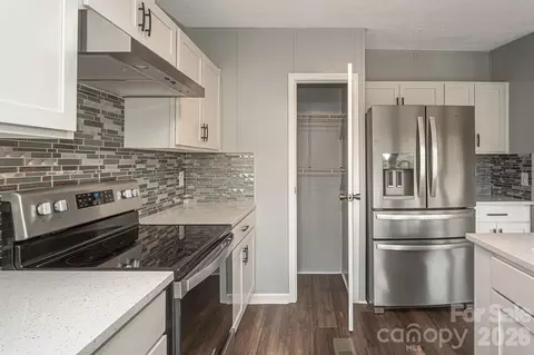 Kitchen - 75 Grays Dr, Harrells, NC 28444 photo 3 of 4