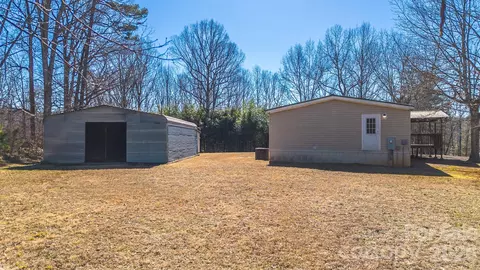 Exterior - 8636 County Line Rd, Hickory, NC 28602 photo 4 of 4