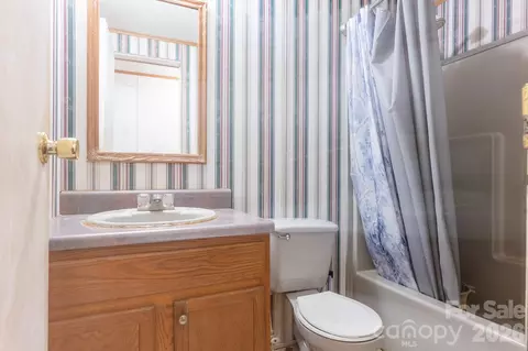 Bath - 8636 County Line Rd, Hickory, NC 28602 photo 2 of 2