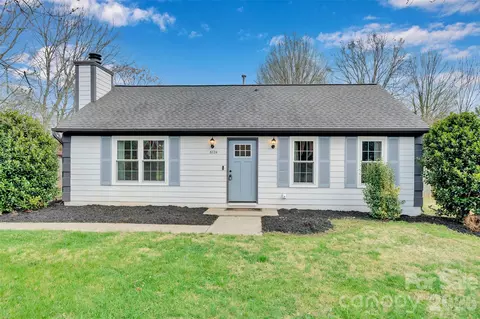 6724 Woodwedge Dr, Charlotte, NC 28227