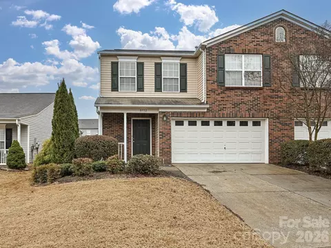 8712 Westhope St, Charlotte, NC 28216