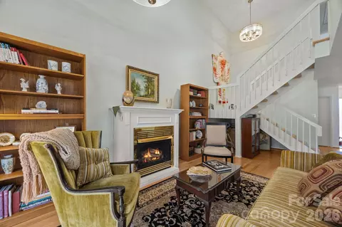 102 Crowfields Dr, Asheville, NC 28803