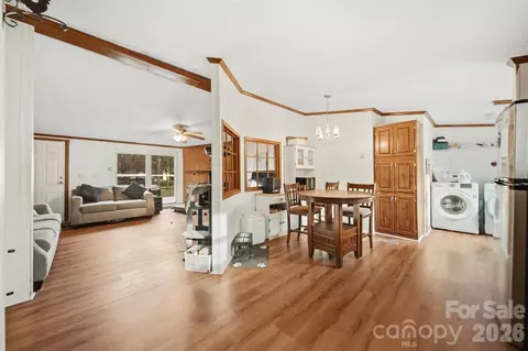 109 10th Ne St NE, Hildebran, NC 28637