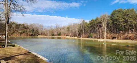 128 Hughey Lake Rd, Blacksburg, SC 29702