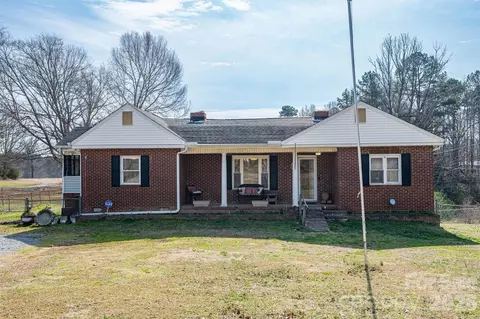 3325 Fairview Dr, Gastonia, NC 28052